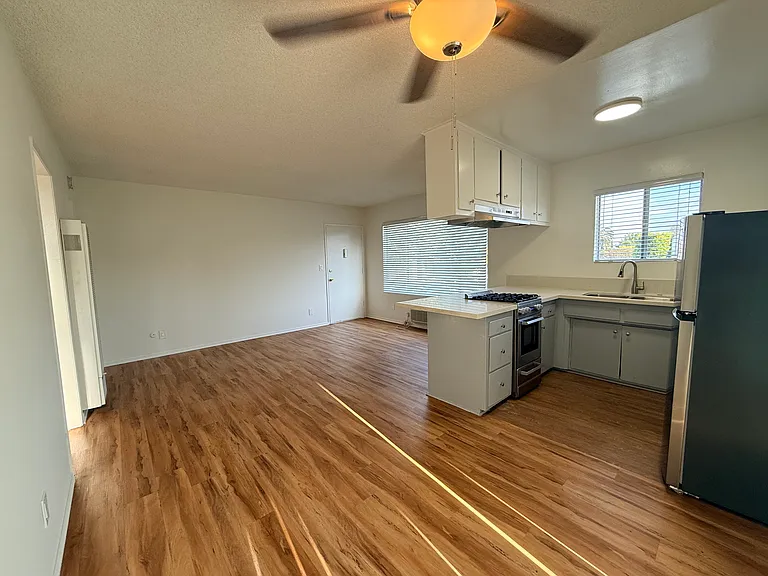 4855 Lexington Ave #13 — Photo 7