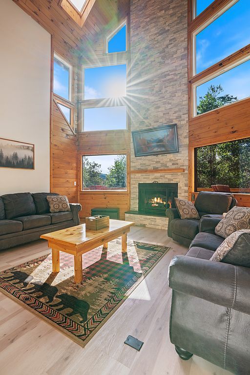 5661 Henry Town Rd - Property Image