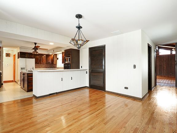 5th image of 6635 W 88th St