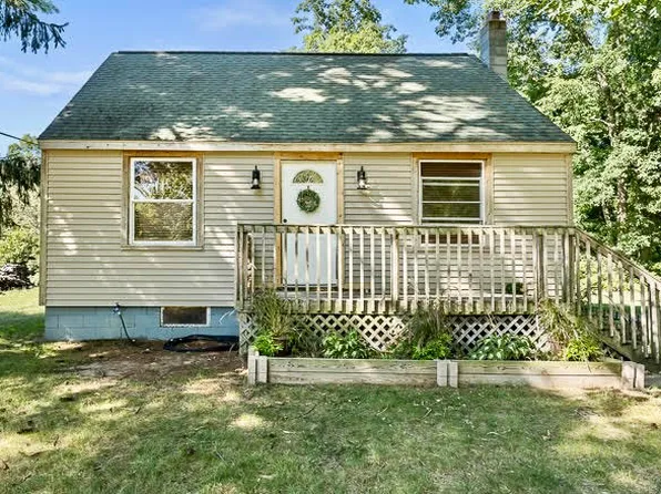 3810 E McMillan Rd, Twin Lake, MI 49457