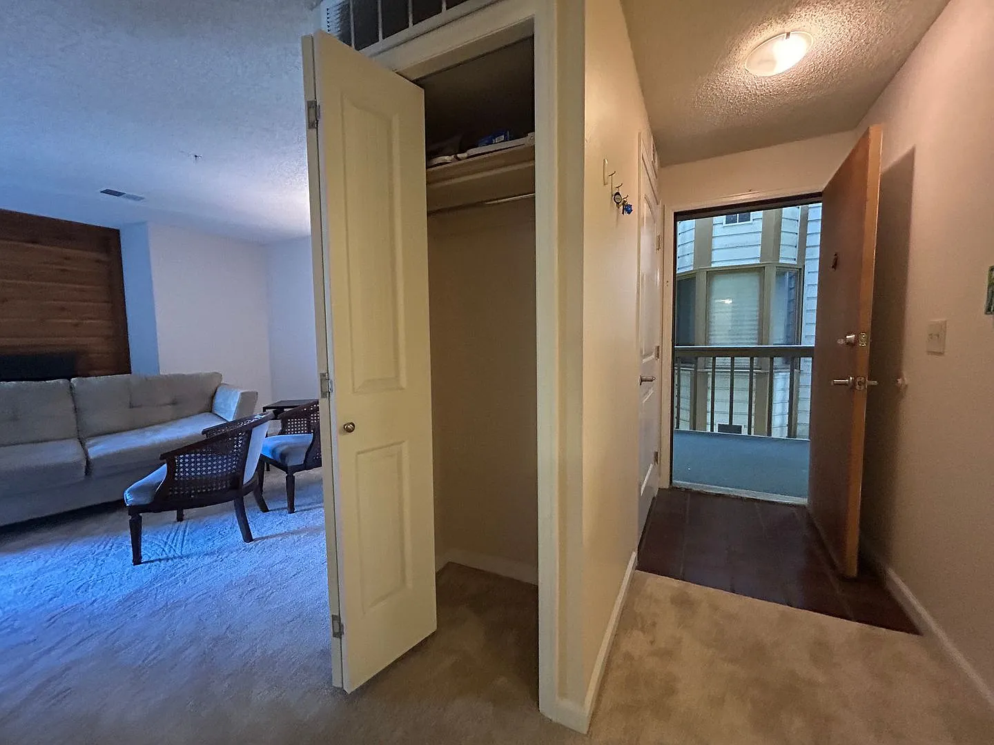 Partially-furnished 1 Bedroom + Office Close to CU -- Utilities included! — Photo 2