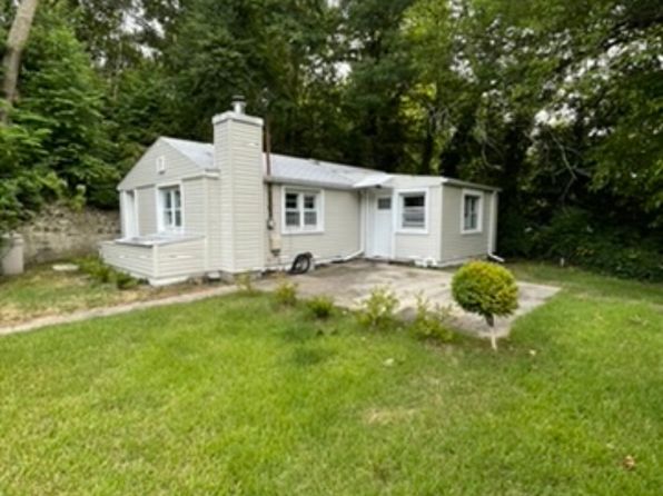 24 Laurel Hill Rd