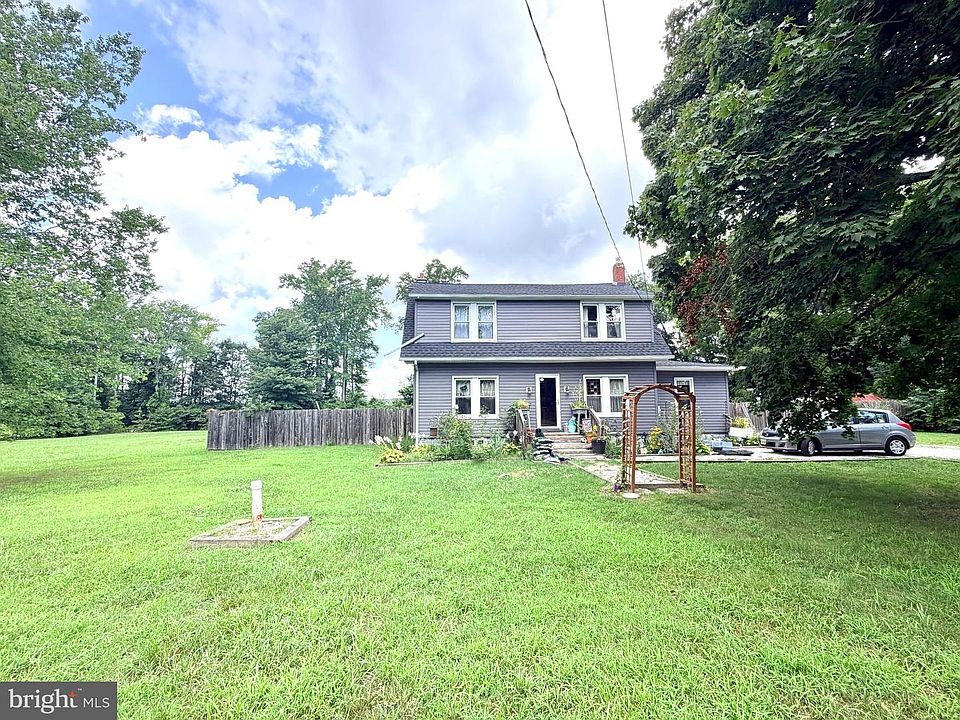 1st image of 579 Main St