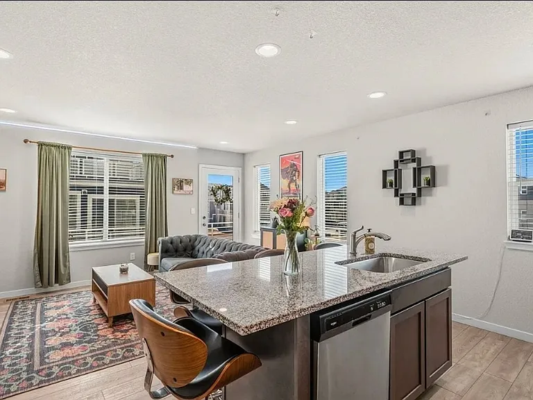 5872 Thurless Ln — Photo 10