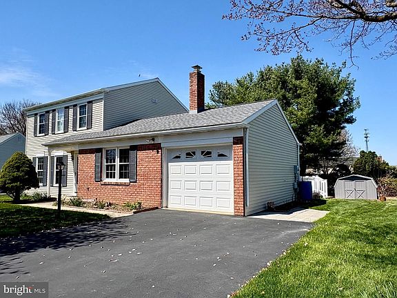 3rd image of 2439 Cypress Dr