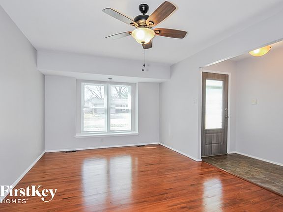 4th image of 30 White Plains Dr