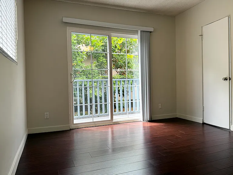 5044 W Maplewood Ave #8 — Photo 23