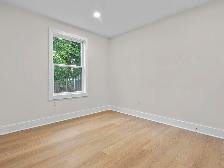 1546 Chapel St #3 — Photo 12