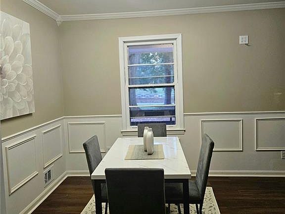 5th image of 3635 Crossvale Rd