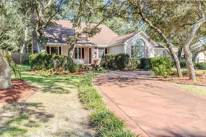 1st image of 147 Bermuda Cir N