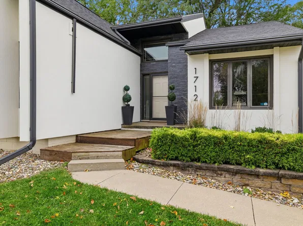 1712 NW 100th Pl, Clive, IA 50325