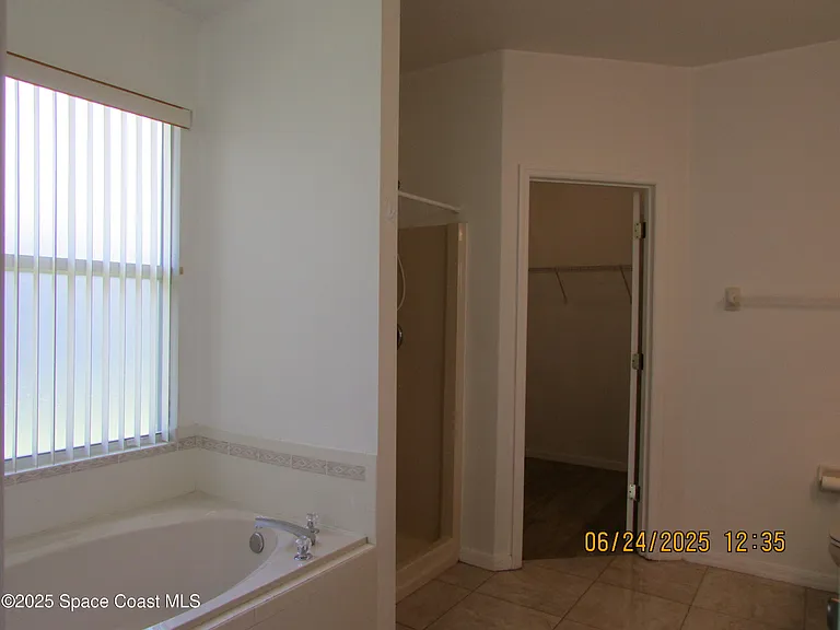 4192 Collinwood Dr — Photo 7