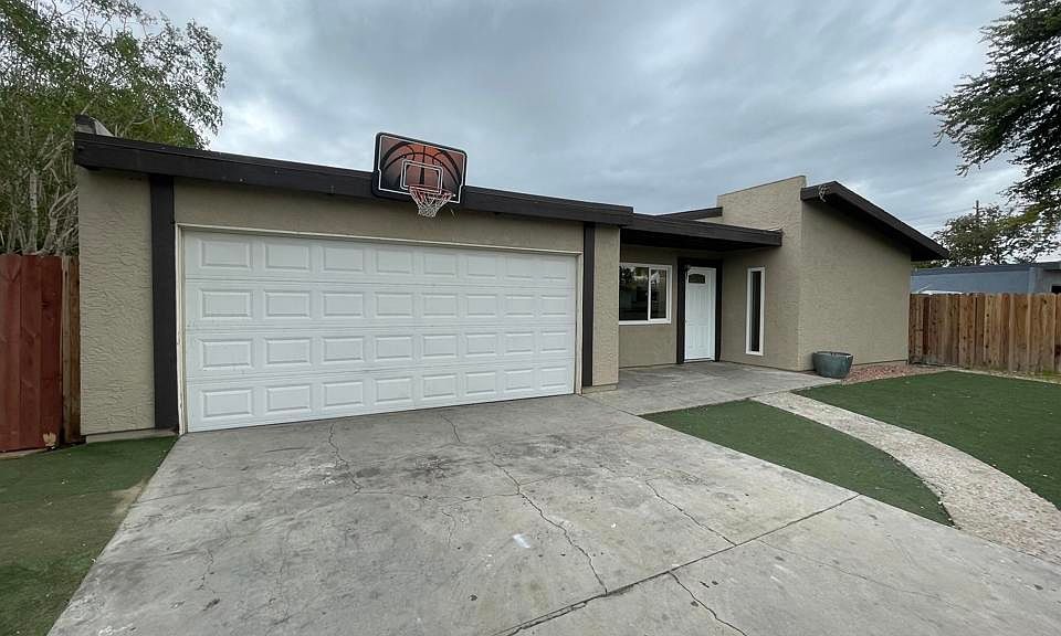 1st image of 85545 Sylmar Ln