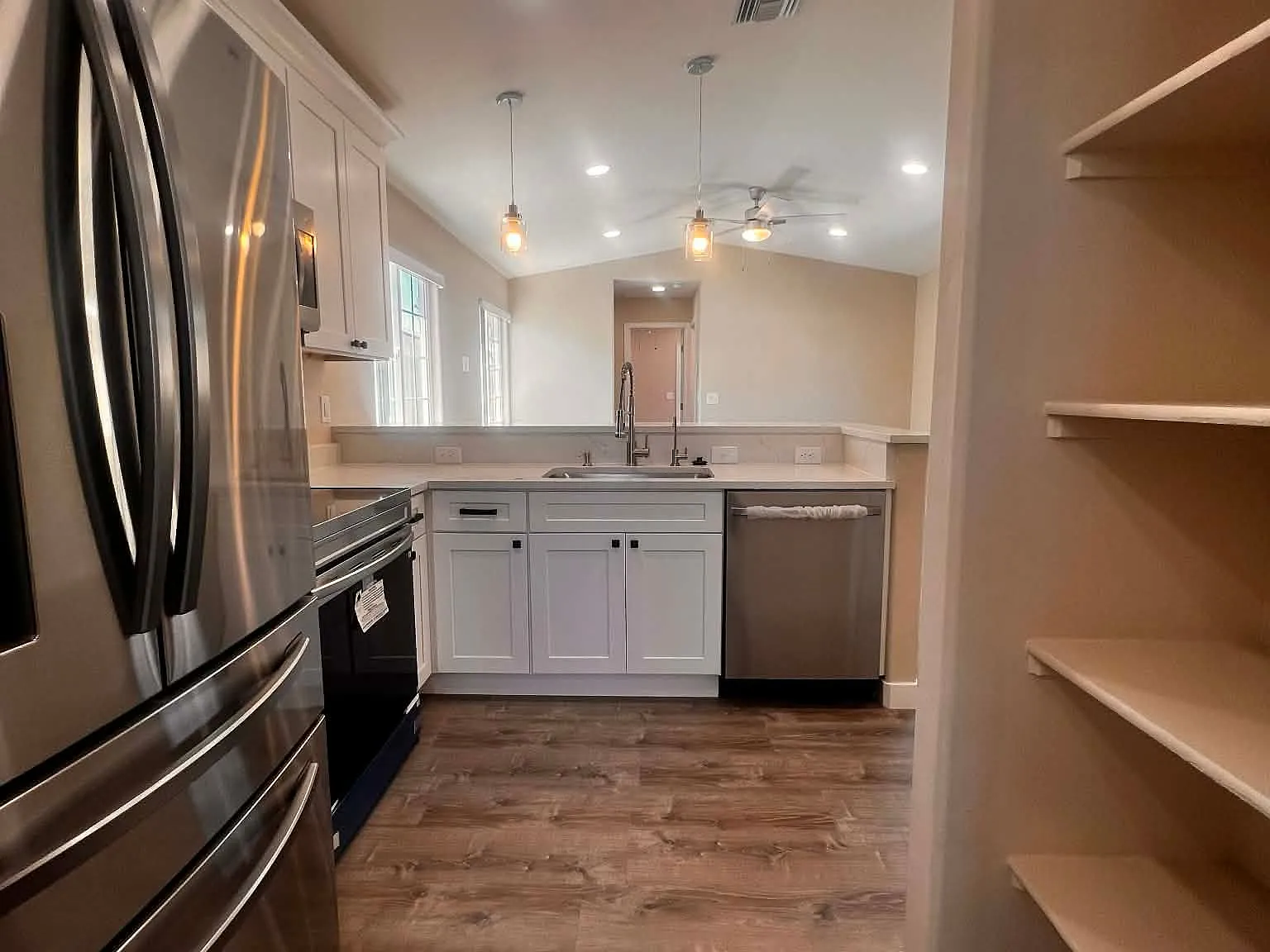 1 bed, 1.0 bath, 678 sqft, $1,250 — Photo 4