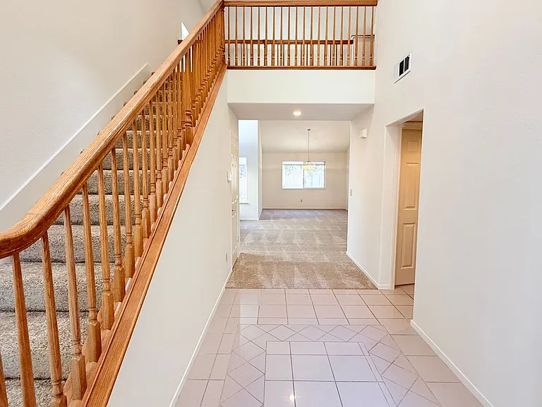 1126 Vista Pointe Cir — Photo 4