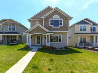 1371 Romeo Ct, Chaska, MN 55318