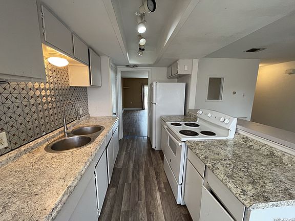 3rd image of 1001 Avenue B