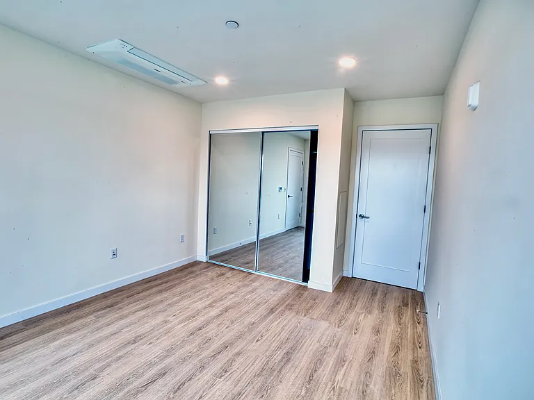 14629 Erwin St #201 — Photo 9