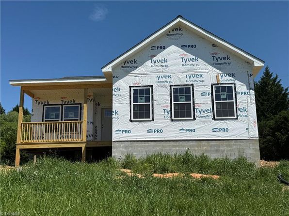 31 River Chase Dr, Traphill, NC 28685