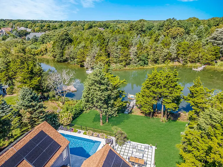 425 Cedar Point Dr E — Photo 30