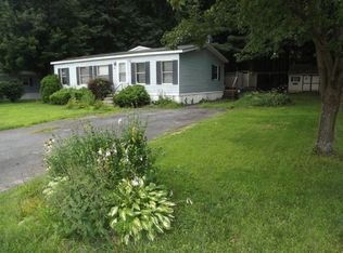 35 Lakeside Dr, Mechanicville, NY 12118