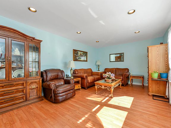 4th image of 251-37 71st Ave #1