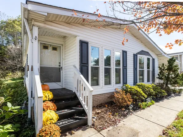 238 Rock Lake Dr, Zelienople, PA 16063