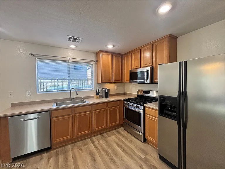 586 Brinkburn Point Ave — Photo 10
