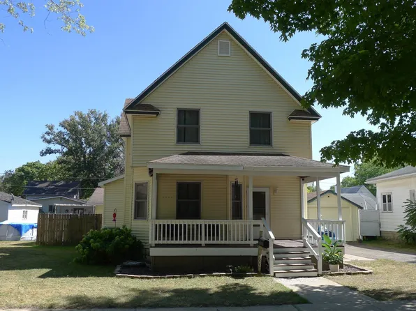 602 N Joslin St, Charles City, IA 50616