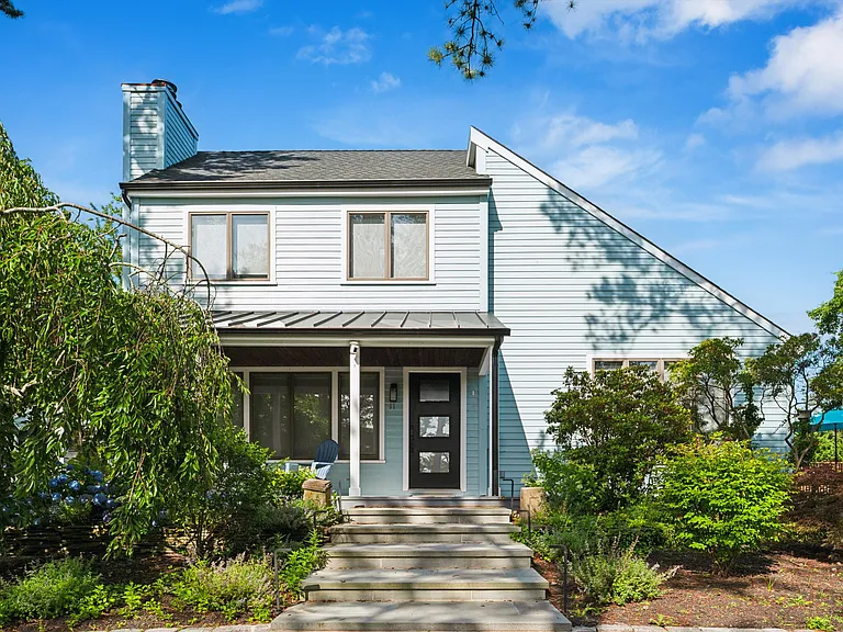 11 Lawrence Ave — Photo 4