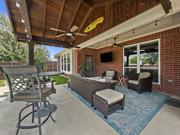 4th image of 8409 Victory St