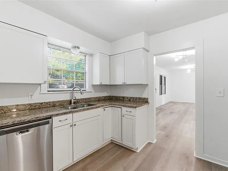 2206 Page Ave — Photo 9