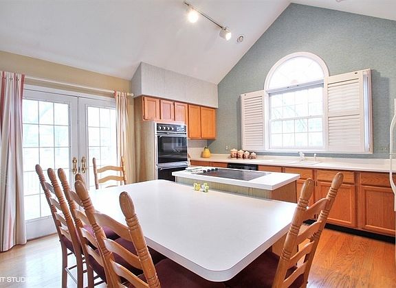 4th image of 2237 Lake Shore Cir