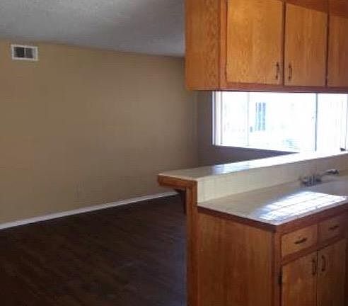 3rd image of 7464 Franklin Blvd APT 4