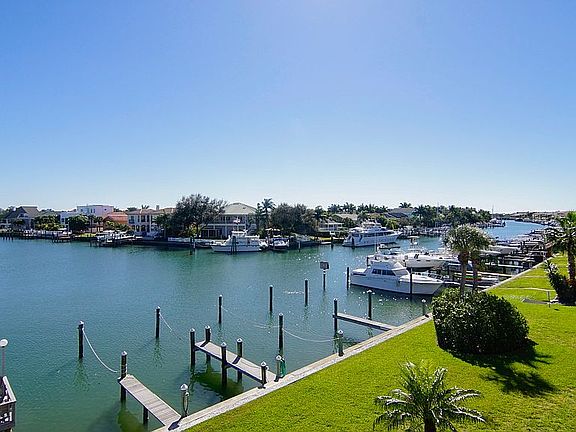 4th image of 719 Pinellas Bayway #204