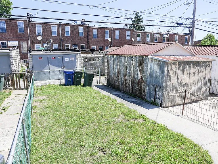 Kenyon Ave — Photo 28