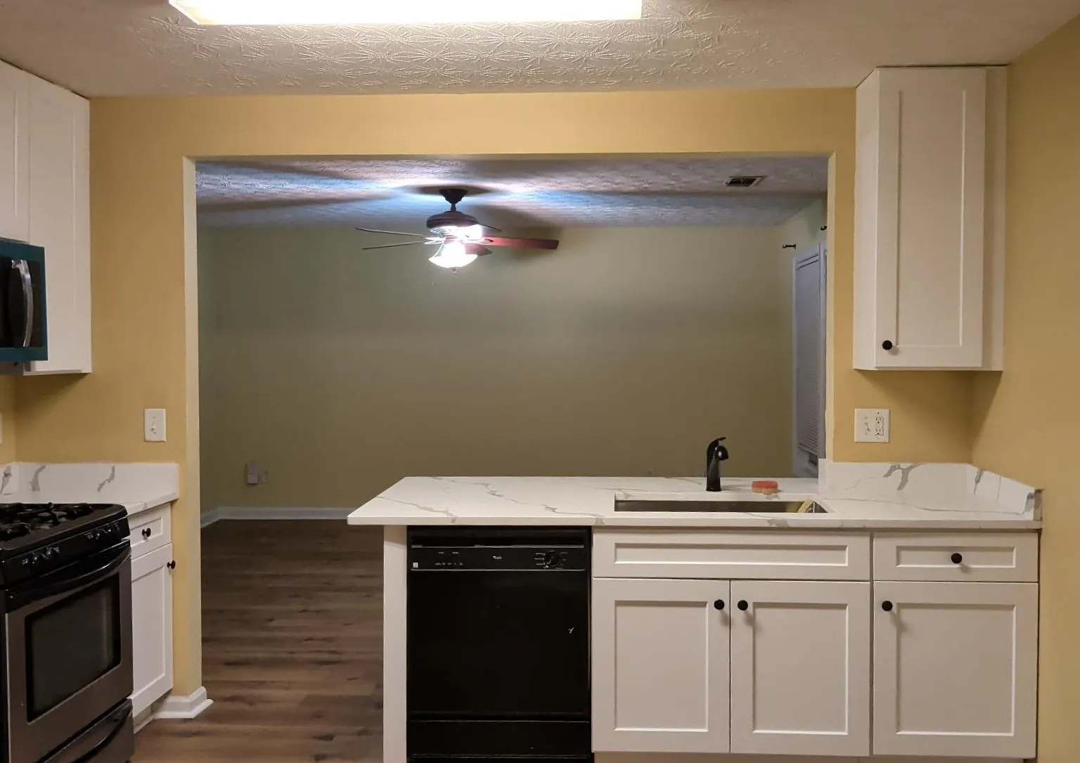 4 bed, 2.5 bath, 2000 sqft, $2,190 — Photo 3