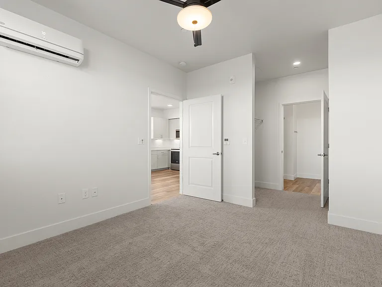 Vista Primary (Walk Through Closet)