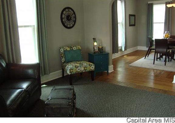 5th image of 136 N Pleasant Ave