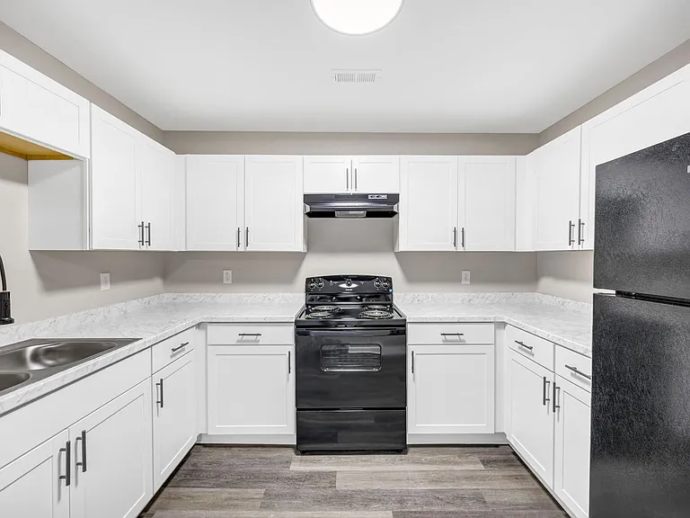 Gleneagle Apartment Homes — Photo 40