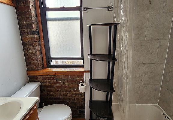 5th image of 424 E 13th St #45