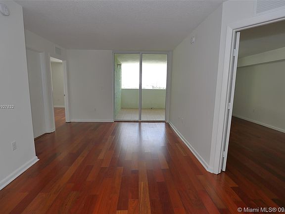 5th image of 219 NW 12th Ave APT 914