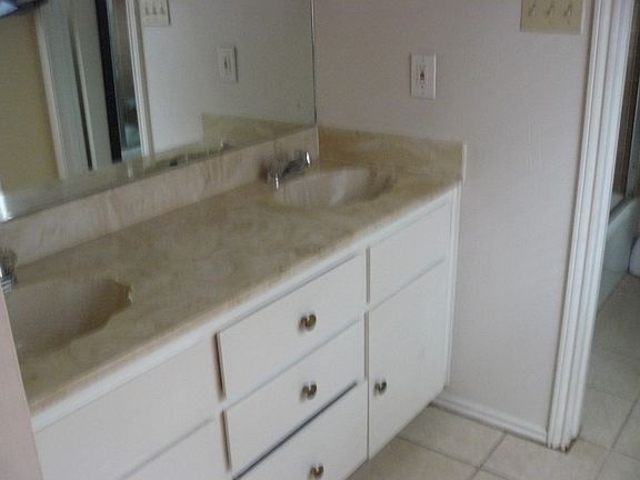 master full bathroom has 2 sinks