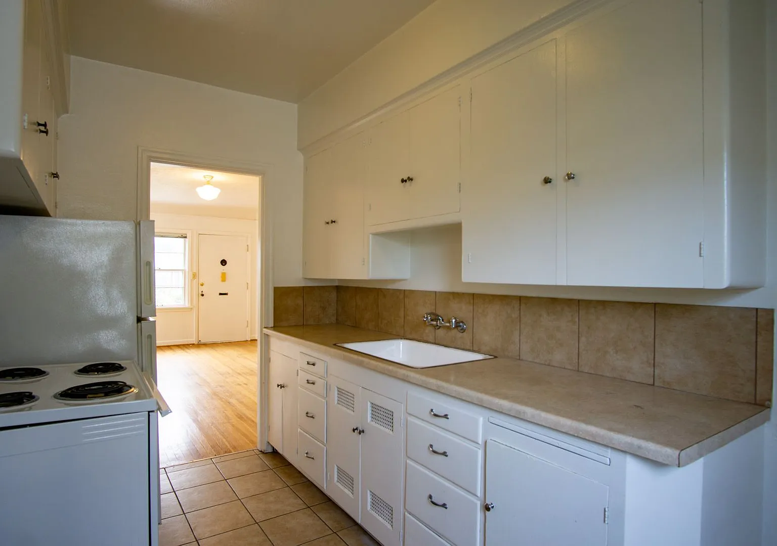 Fabulous Courtyard 1-Bedroom Right Off Alberta! — Photo 1