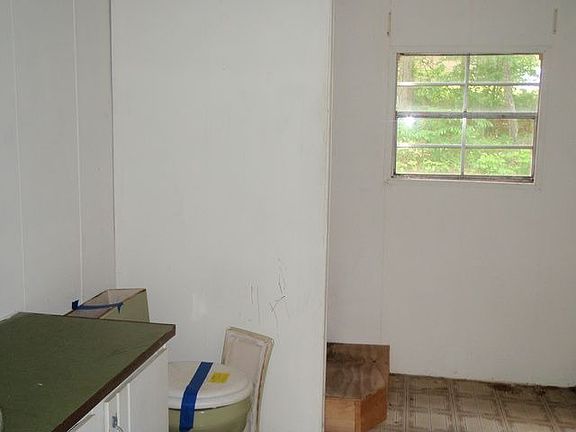 4th image of 106 Deer Haven Dr