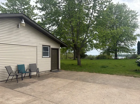 4 Schwan Pl, Nauvoo, IL 62354