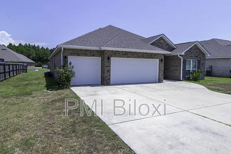 4 bed, 3.0 bath, 2486 sqft, $2,700 — Photo 3