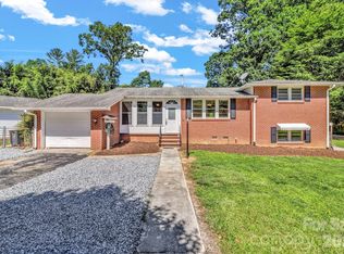 907 W Blue Ridge Rd, East Flat Rock, NC 28726