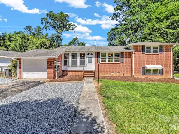 907 W Blue Ridge Rd, East Flat Rock, NC 28726