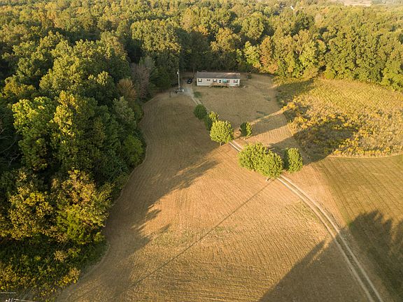 4th image of 290 Lake Dr